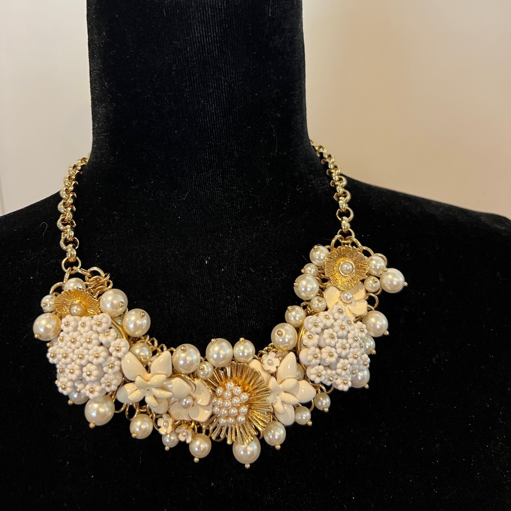 Talbots White Floral Statement Necklace